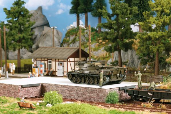 Ladegut Leopard mit drei Soldaten