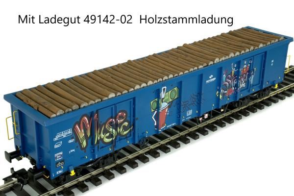 Hochbordwagen Eanos, PKP, blau, Graffiti mit Ladegut Holzstammladung